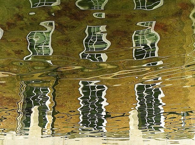 distort