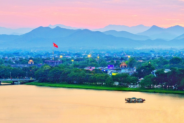 huong river