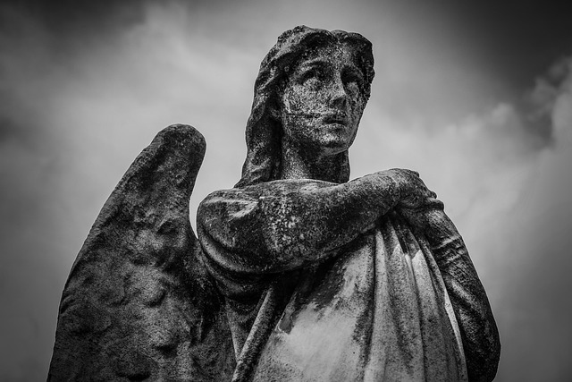 statue