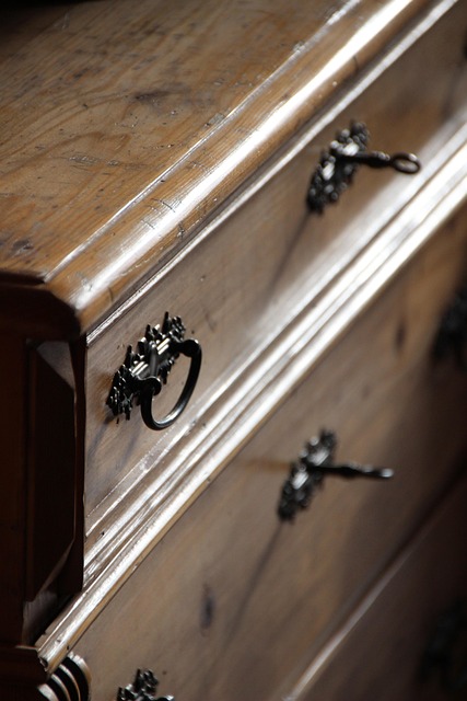 chest of drawers